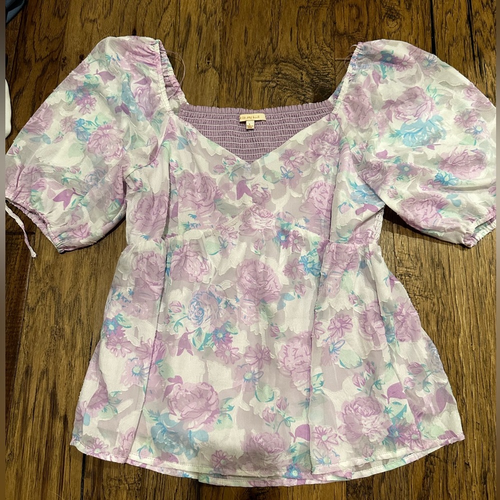 Light Purple Women’s blouse with floral detailing